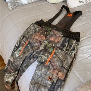 Field and stream Mossyoak wind defense camo bib